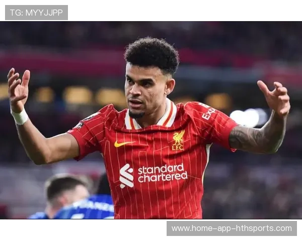 利物浦迪亚斯踩单车过人后低射——展现技术与速度的完美结合